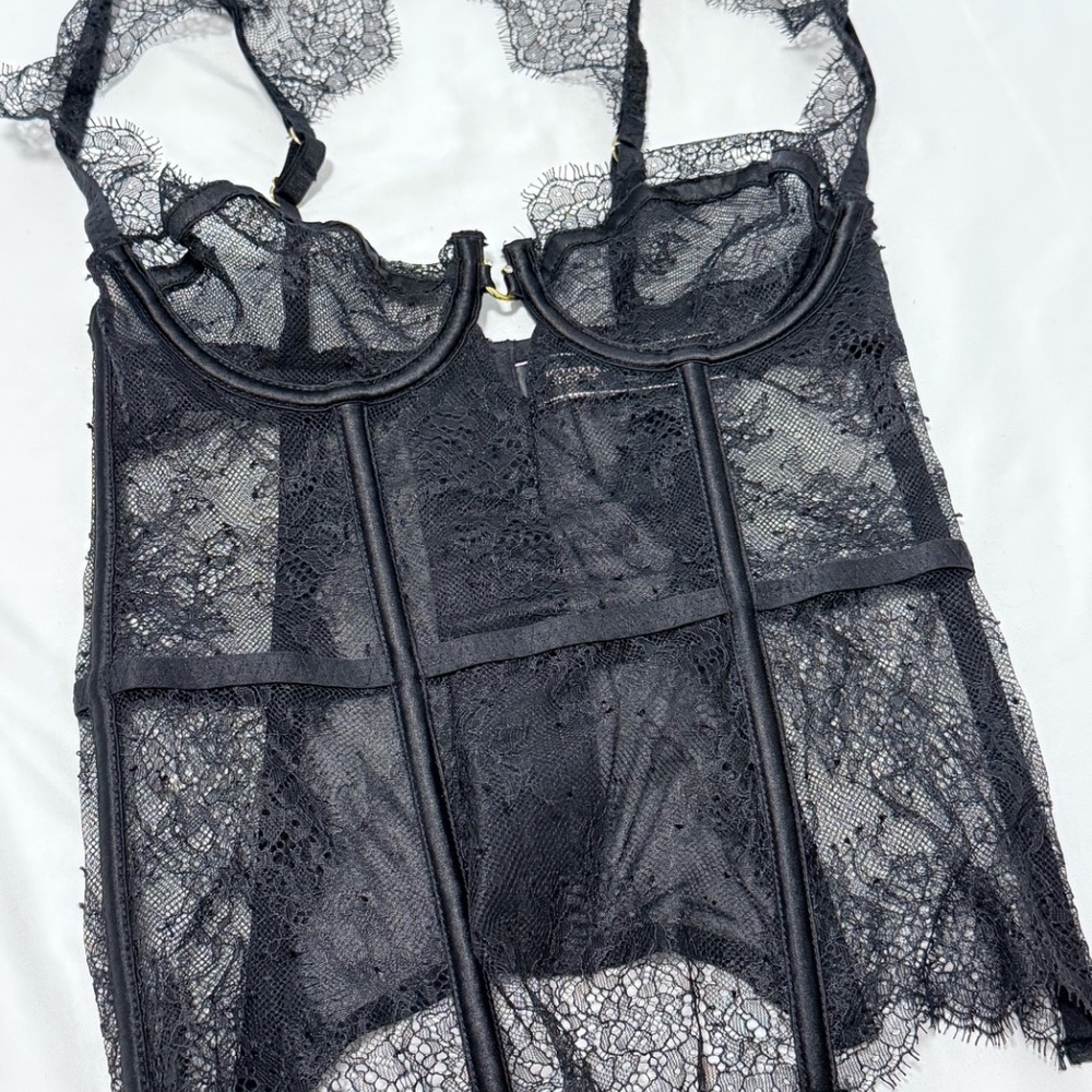 Victoria's Secret Sexy Sheer Lace Bustier Corset Top Underwired Black